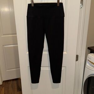 Beyond Yoga Blk Leggings w/ Subtle 🐊 Pattern; EUC; Size L